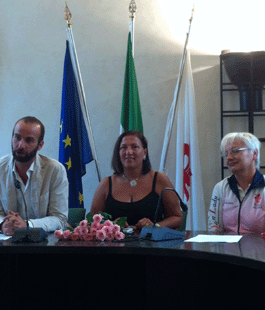 Dragon Boat: a Firenze il Festival mondiale delle Donne in Rosa contro il cancro al seno