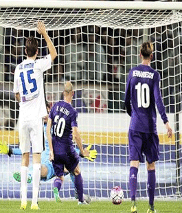 La Fiorentina batte l'Atalanta e rimane sola al primo posto