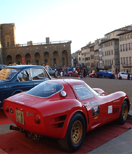 ''Firenze sotto le stelle'': auto storiche in Piazza Signoria e Piazza Pitti