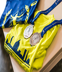 Firenze Marathon, è conto alla rovescia. Già 6000 iscritti. Presentata maglia e medaglia ufficiali