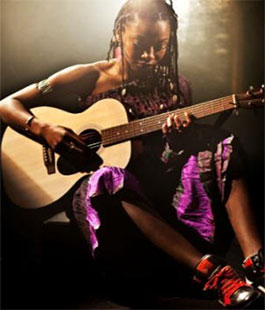 Fatoumata Diawara in concerto alla Flog per la rassegna ''Musica dei Popoli''