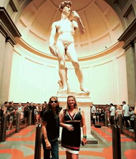 Steven Tyler degli Aerosmith visita la Galleria dell'Accademia di Firenze