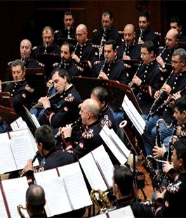 Estate Fiorentina: banda dell'Esercito a ritmo di musica da piazza Duomo a piazza della Signoria