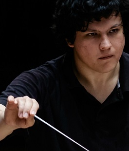 Il direttore d'orchestra Aziz Shokakimov in concerto al Maggio Musicale Fiorentino