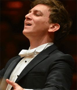 Daniel Smith dirige la sinfonia di Sostakovic al Teatro del Maggio Musicale fiorentino