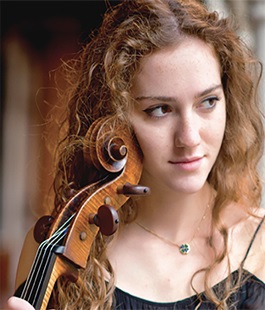 La giovane violoncellista Erica Piccotti presenta il disco d'esordio alla Feltrinelli di Firenze