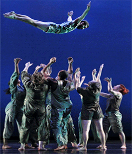 La compagnia Bill T. Jones/Arnie Zane danza nel Chiostro Grande di Santa Maria Novella
