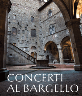 Concerto di un quintetto d'archi di musica barocca nel cortile del Bargello