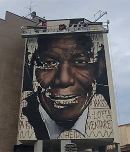Festival dei Diritti: grande murale con Nelson Mandela in piazza Leopoldo