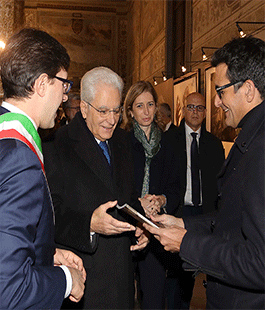 Il Presidente Mattarella visita la mostra "Soli Mai" nel Cortile di Michelozzo