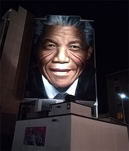 "Nelson", il murale di Jorit per Mandela si illumina in piazza Leopoldo