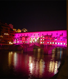 Ponte Vecchio e la Fontana del Nettuno illuminati di rosa con Lilt e Airc