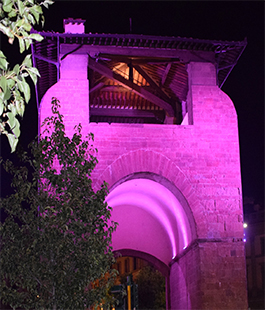 Dalle porte storiche a San Miniato, Firenze si  illumina di rosa contro il tumore al seno