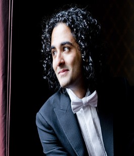  Kerem Hasan dirige Ziyu He nel concerto al Teatro Verdi di Firenze