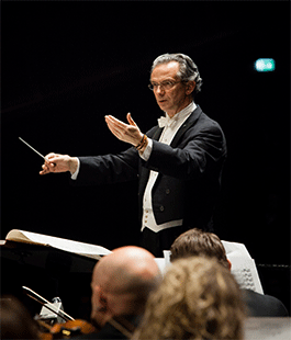 Ciclo "Mahler/Schubert": il maestro Fabio Luisi dirige l'Orchestra del Maggio