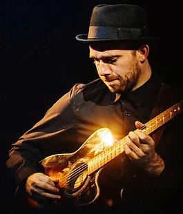 Il chitarrista Gareth Pearson in concerto al Six Bars Jail di Firenze