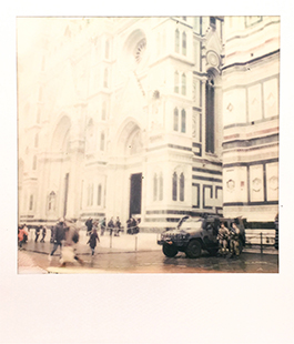 "Frammenti nel tempo sospesi", le Polaroid di Santetti in mostra alla Galleria La Fonderia