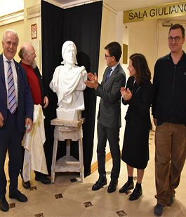 Il busto di Dante Alighieri svelato all'Auditorium al Duomo di Firenze