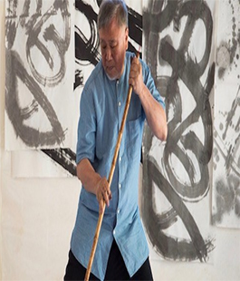 Performance dell'artista Yahon Chang a Palazzo Strozzi