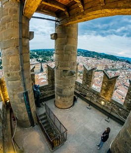 Firenze dall'alto: "Elevazione, performance per due attori con vista" sulla Torre di Arnolfo