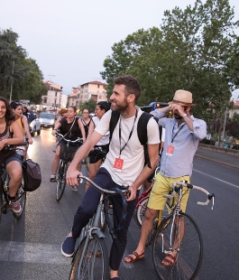 "Grand Tour - Pedalare nelle storie del quartiere", in bici accompagnati da musica e parole
