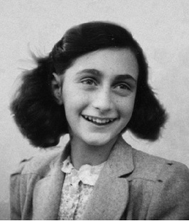 Il Libro della Vita è su Facebook: Anna Steiner con il "Diario di Anna Frank"
