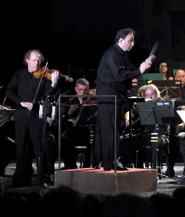 Orchestra da Camera Fiorentina: Ilya Grubert al concerto per violino e orchestra di Tchaikovsky