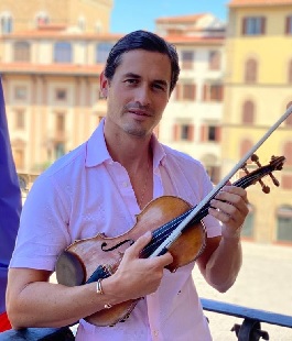 ReGeneration Festival: performance per violino di Charlie Siem dal balcone di Palazzo Vecchio