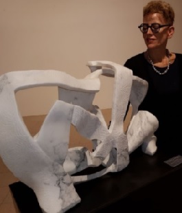 La scultura "Archeosegno" di Franca Pisani al Palacongressi di Firenze