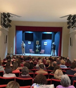 "Parigi val bene una vasca", lo spettacolo di Andrea Oldani al Teatro San Leone di Firenze