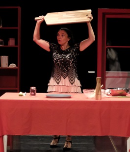 "Cosa ti cucino, amore?", lo spettacolo con Caterina Casini al Teatro delle Spiagge di Firenze