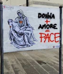 Street Art Firenze: "Donna+Amore=Pace" di Lediesis in Piazza IV Novembre nel Quartiere 5