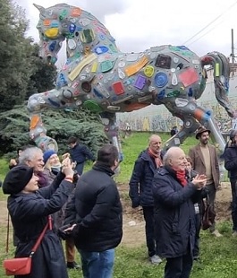 Marco Cavallo del XXI secolo: l'inaugurazione della grande scultura sul prato di San Salvi
