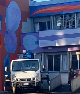 Street Art Firenze: Nulo al lavoro sul nuovo grande murale alla scuola Sauro/Papini al Galluzzo